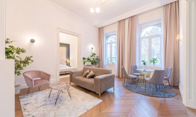 Corvin negyed Condo | Palace Inn- Downtown