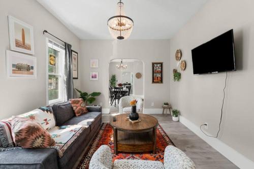 Mexicantown - Southwest Detroit Apartment | Palacio Mexicano