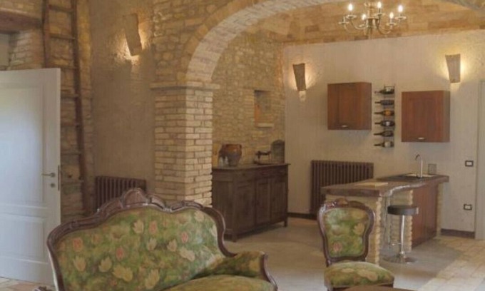 Montepagano Apartment | Palazzo Antico nella piazza di Montepagano Apartment with Sea View