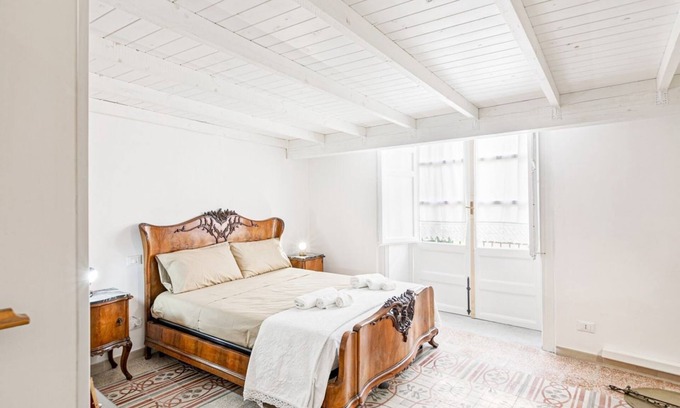 Albergheria Apartment | Palazzo dei Normanni Stylish Apartment
