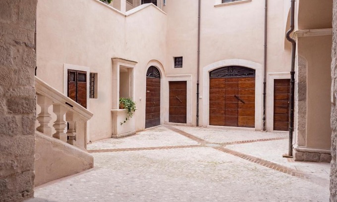 L'Aquila Bed & Breakfast | Palazzo dei Pavoni, Relais di Charme