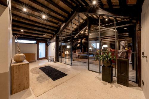 San Polo Apartment | Palazzo dell'albero d'Oro