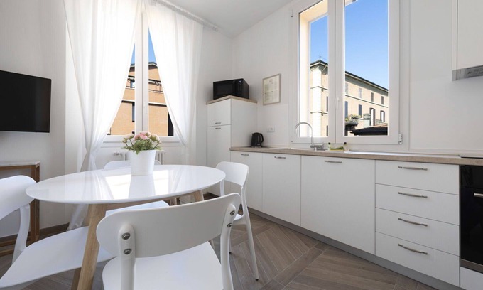 San Donato-San Vitale Apartment | Palazzo Pedretti 206, Bright Apt With Terrace By Halldis