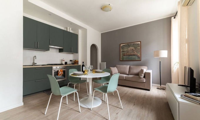 Parma City Centre Apartment | Palazzo Tarasconi Petrol Color Apartment