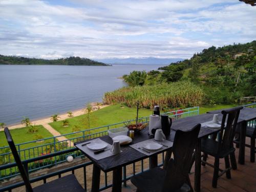 Buhongo Hotel | PALEGA BEACH INN