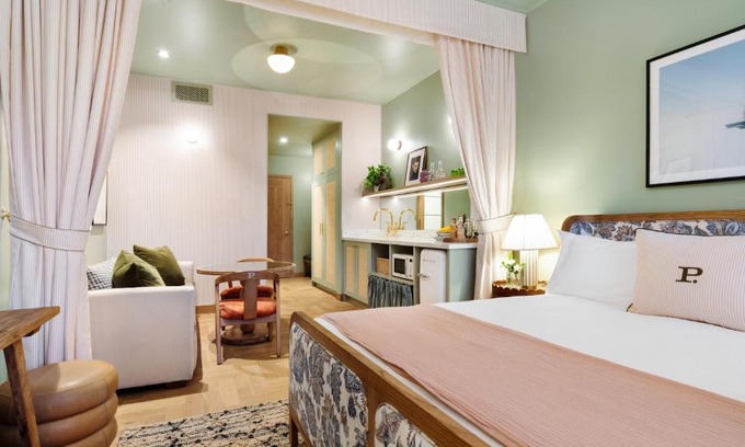 Hyde Park Hotel | Palihouse Hyde Park Village