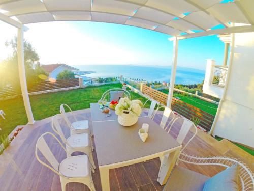 Kassandra Villa | Paliouri Villa Vista al Mar by Luxlikehome