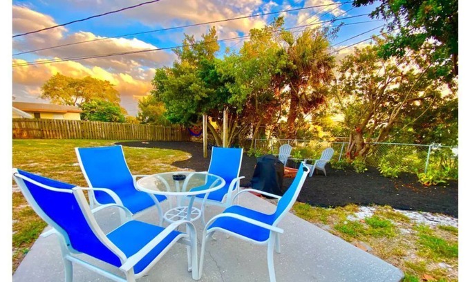 Interchange Square House | 🎣 Palm Bay Paradise Retreat 🌴 Near Beach 🏖