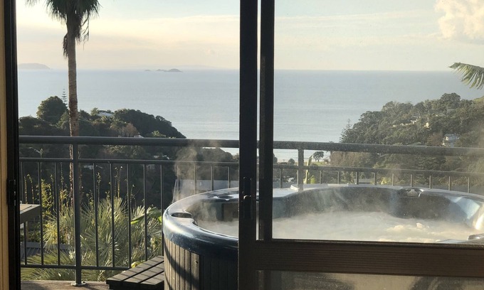 Palm Beach House | Palm Beach Pad, Spa Pool, Double Kayak, Free Wifi, SKY TV, & maybe a car too?