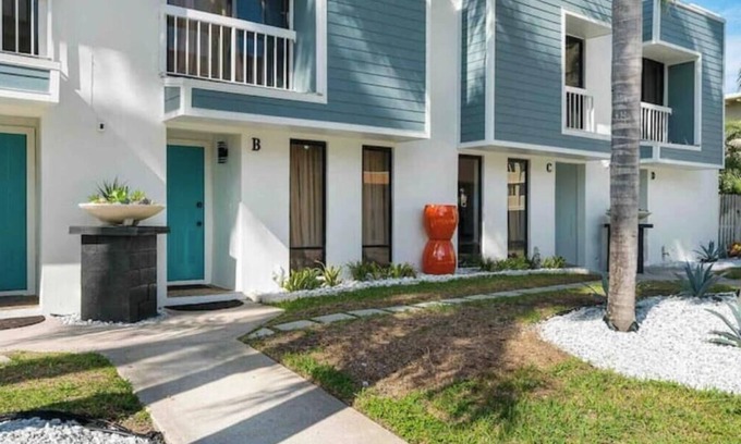 Palm Beach Shores Condo | Palm Beach Shores Townhouse Bleu