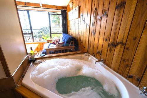 Palm Beach Ski Chalet | Palm Beach - SupaCute Cottage Free Wifi
