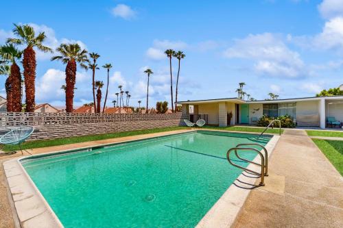 Palm Desert Apartment | Palm Breeze