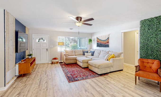 Winter Haven House | Palm Frond Place | House in Winter Haven with a game room, pool, and in-home gym
