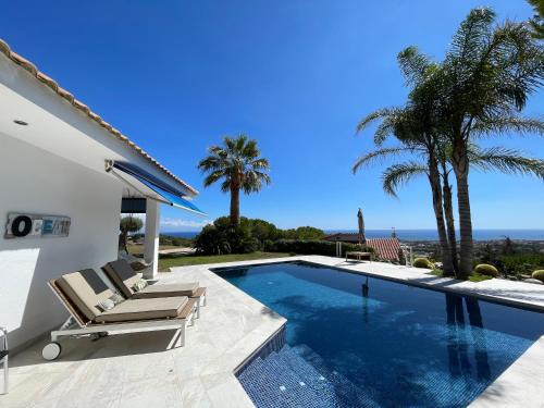Vilassar de Dalt Bed & Breakfast | Palm Maresme - Suite with bathroom and terrasse with ocean views in a private villa