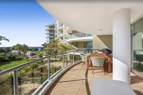 Palm Beach Apartment | Palm Springs - Hosted by Burleigh Letting