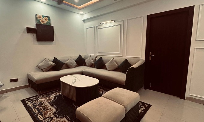 Ghaziabad Apartment | Palm Stays: 2BHK Fully furnished Apartment In Raj Nagar Extension Ghaziabad