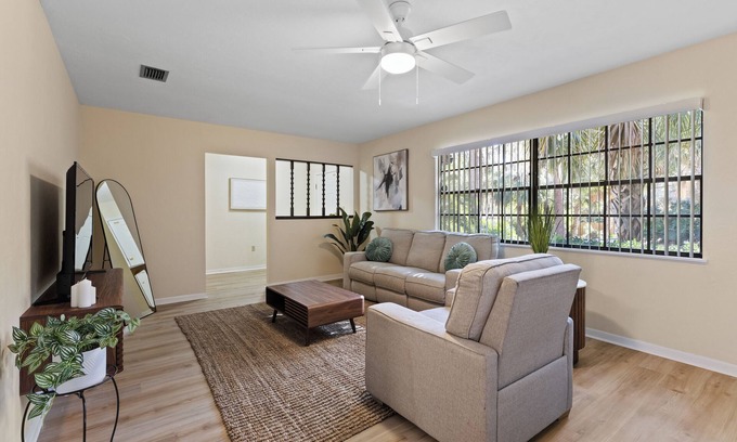 Gainesville House | Palm Tree Paradise minutes from UF