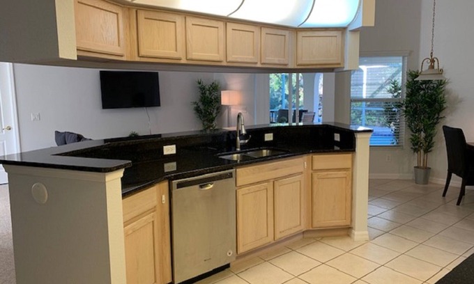 Spring Hill Villa | Palm Villa - A 3 bedroom property near golf courses and beaches.