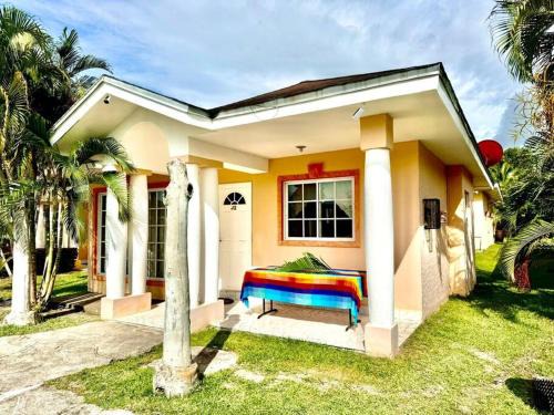 Corozal Villa | Palma Real La Ceiba Beach House