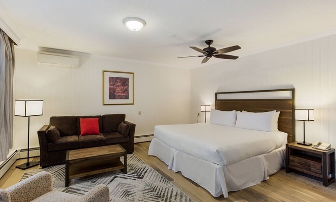 Manchester Center Resort | Palmer House Resort - Deluxe King Bed 5