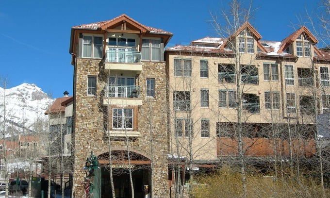 Mountain Village Cottage | Palmyra 4G by Avantstay Close to the Slopes & Town!