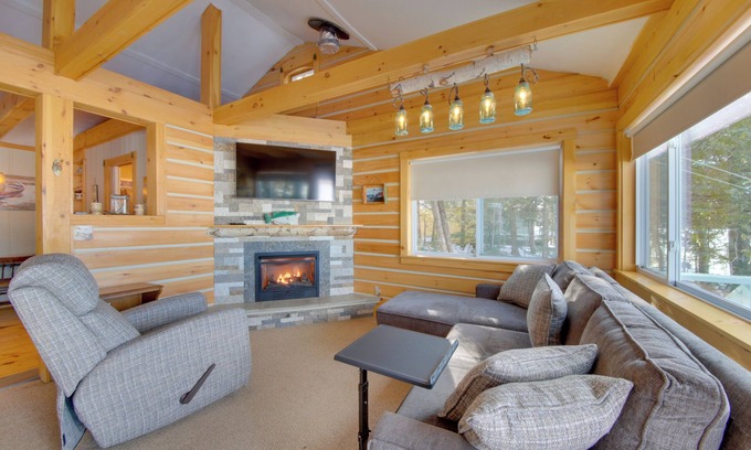 Palmyra Cottage | Palmyra Cottage w/Deck on Whites Pond!