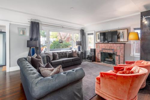 Community Center House | Palo Alto Home on Fulton Street