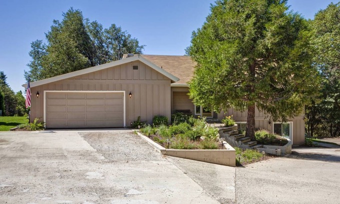 Palomar Mountain House | Palomar Vista Lodge - Luxurious Mountain Estate - Sleeps 16 Guests