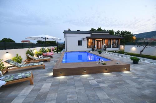 Sinj House | Palomino house