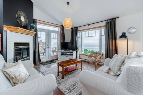 Petite-Riviere-Saint-Francois Apartment | Panoramic view 2CH Fireplace BBQ Terrace - High Unit