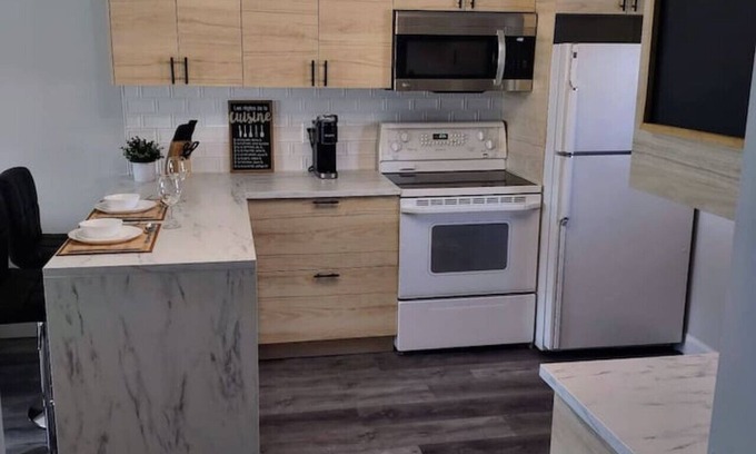 Quartier 5-4 Apartment | Panache Royale 2.