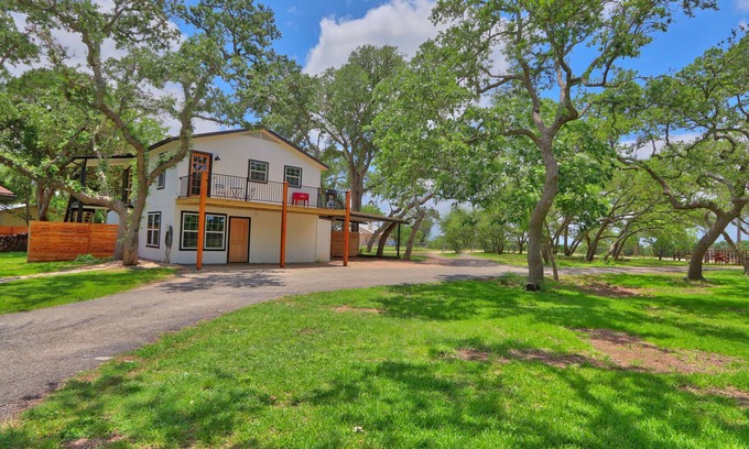 Wimberley House | Pancho and Lefty's - Bohemian Rhapsody Retreat