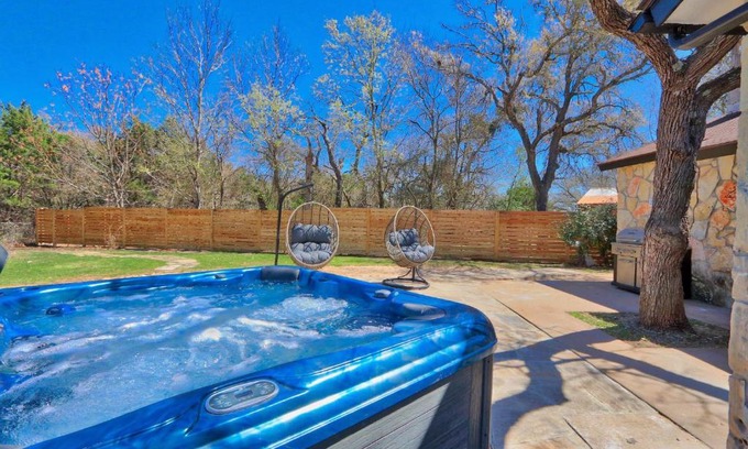 Wimberley House | Pancho and Lefty's - Place