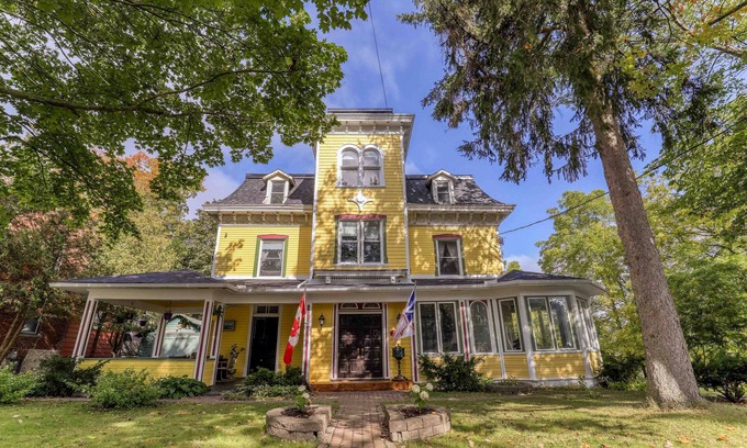 Gananoque Bed & Breakfast | Pangea House
