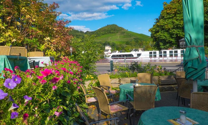 Alf House | Panorama-Café MOSELGARTEN