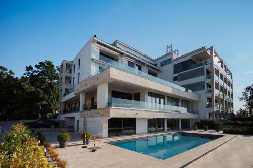 Alsóörs Apartment | Panorama Corner Residence - Pool, Sauna, Parking