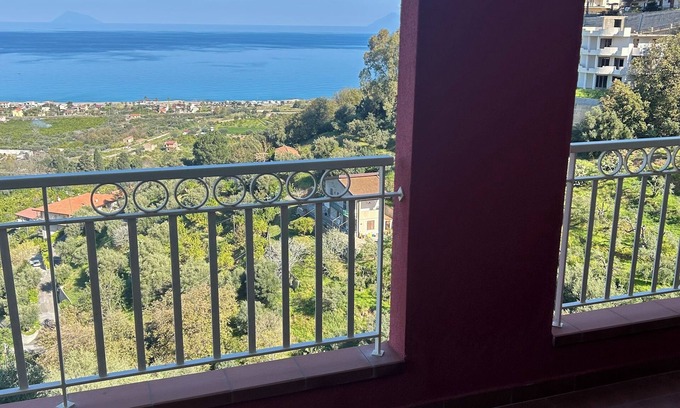 Brolo Apartment | Panorama d'oro