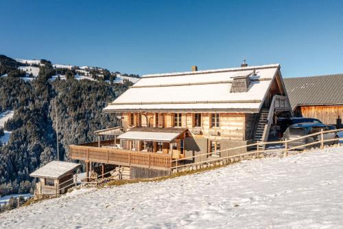 Chateau-d'Oex Apartment | Panoramic 5 Bedroom Luxury Chalet with Butler