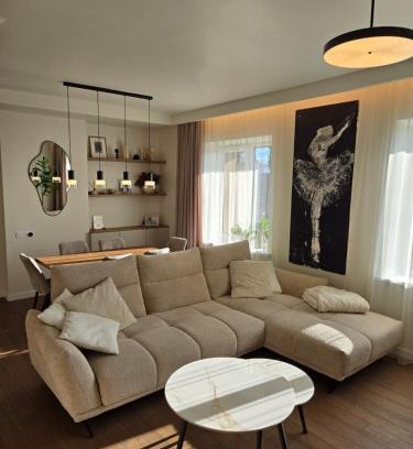 Kaunas Apartment | Panoramic balcony 3BD apt with king bed