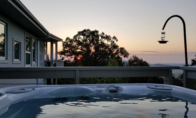 Hot Springs Village House | Panoramic Big Sky/Water Vistas: Spacious, Luxury Mtn Contemporary on 2/3 Acre!