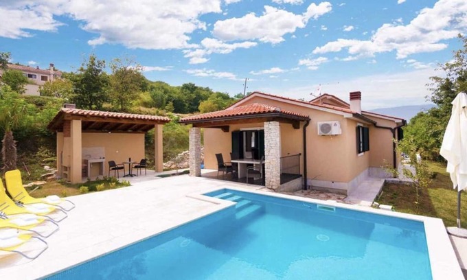 Pican House | Panoramic holiday house with pool