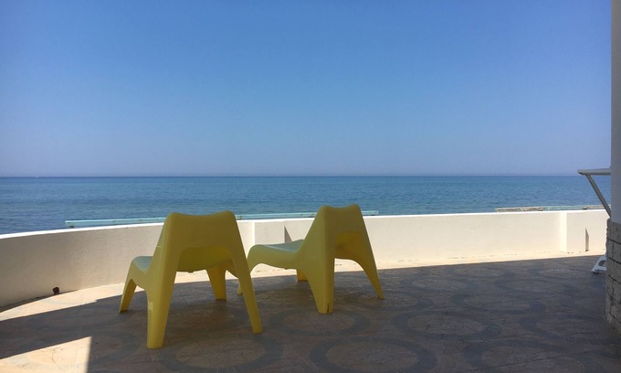Scoglitti House | Panoramic house with veranda on the sea