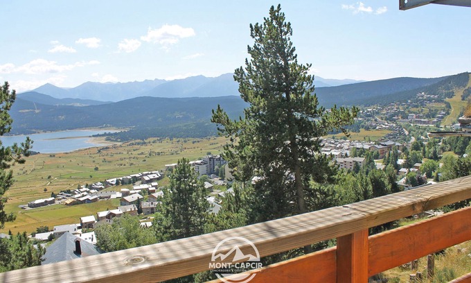 Les Angles Ski Chalet | Panoramic lake and mountain views, Bas de Chalet