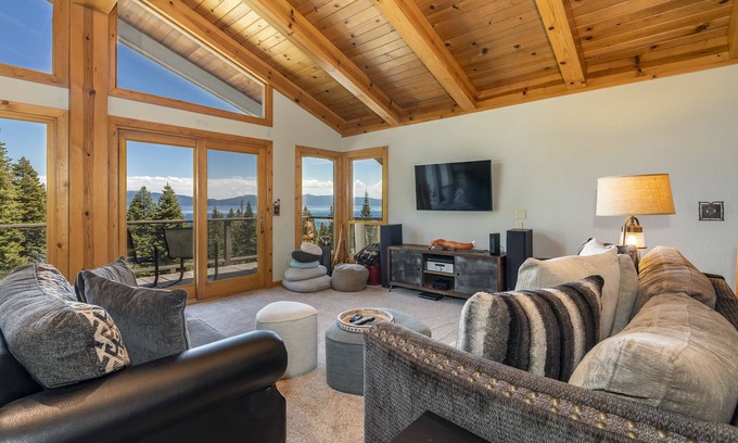 Talmont House | Panoramic Lake Tahoe View | Newly Remodeled | Dog Friendly | Pool Table | HOA Beach Access