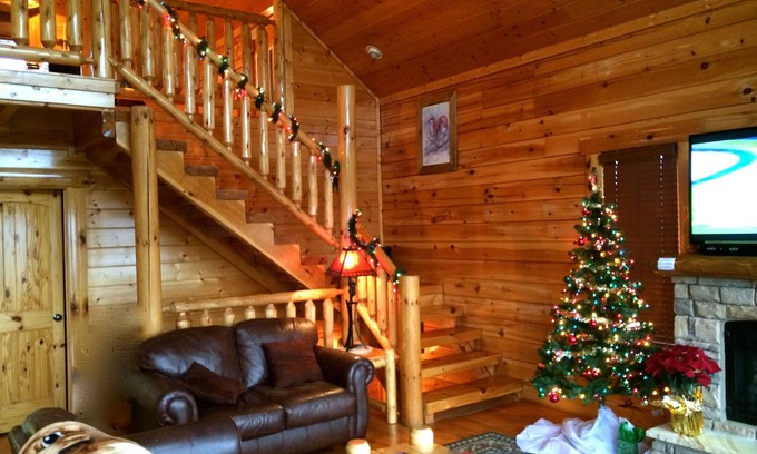 Gatlinburg - Pigeon Forge Cabin | Panoramic Mountain Views with Hot Tub and Movie Room in the Preserve Resort!