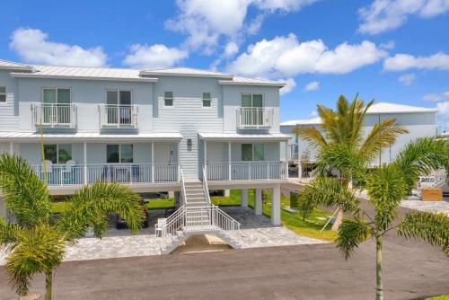 Marathon Apartment | Panoramic Ocean Views Galore