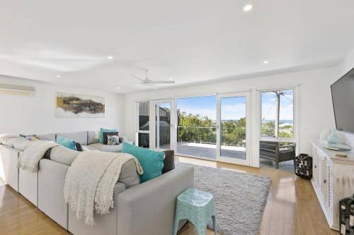 Torquay House | Panoramic Ocean Views in the Heart of Torquay