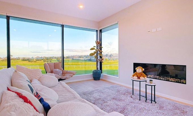 Greenlane - Ellerslie House | Panoramic Racecourse View - A Quiet Family Villa Over the Turf
