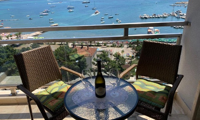 Budva Apartment | Panoramic sea view 3-bedroom apartment 50 m from the sea