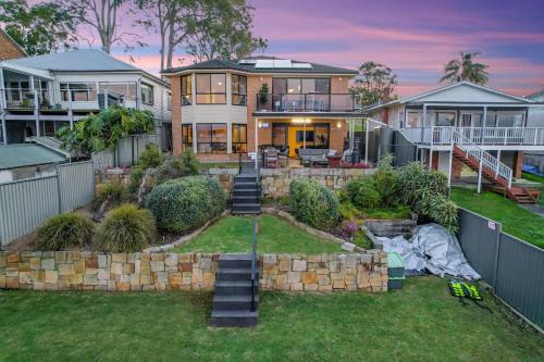 Charmhaven House | Panoramic Shores at Charmhaven